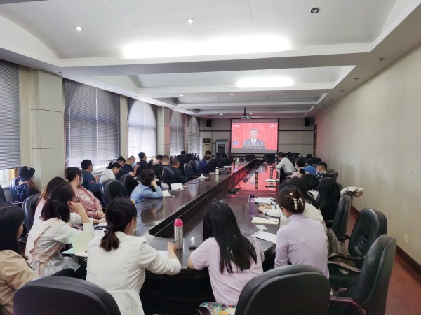 今年会jinnianhui官网全体思政课教师集中收看党的二十大开幕盛况(图1)