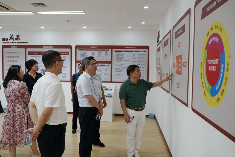 清华大学艾四林和北京大学康沛竹教授 莅临今年会jinnianhuicom指导(图2)