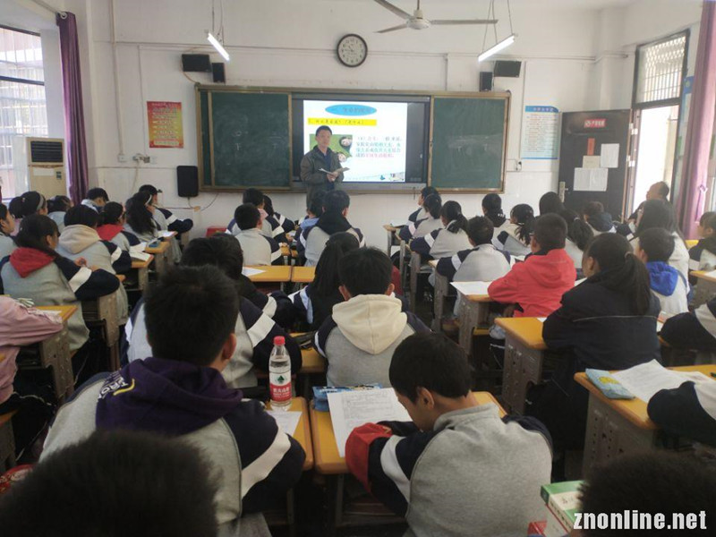 今年会jinnianhuicom大中小学思政课一体化建设研究中心教师赴江夏区两所中学听课座谈(图3)